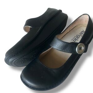 Alegria Mary Jane Paloma Black Leather Occupational Shoe Button Detail 9.5 / 10